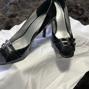 Patent leather dressy shoes